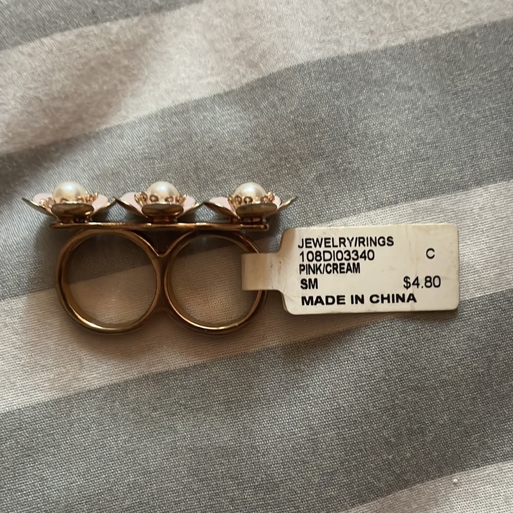 Flower ring - Picture 2 of 2